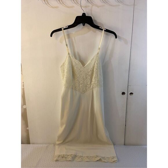 Vanity Fair lace nylon slip gown size 34 small cream - Picture 1 of 9